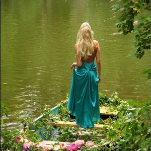 Dress elegant and sexy